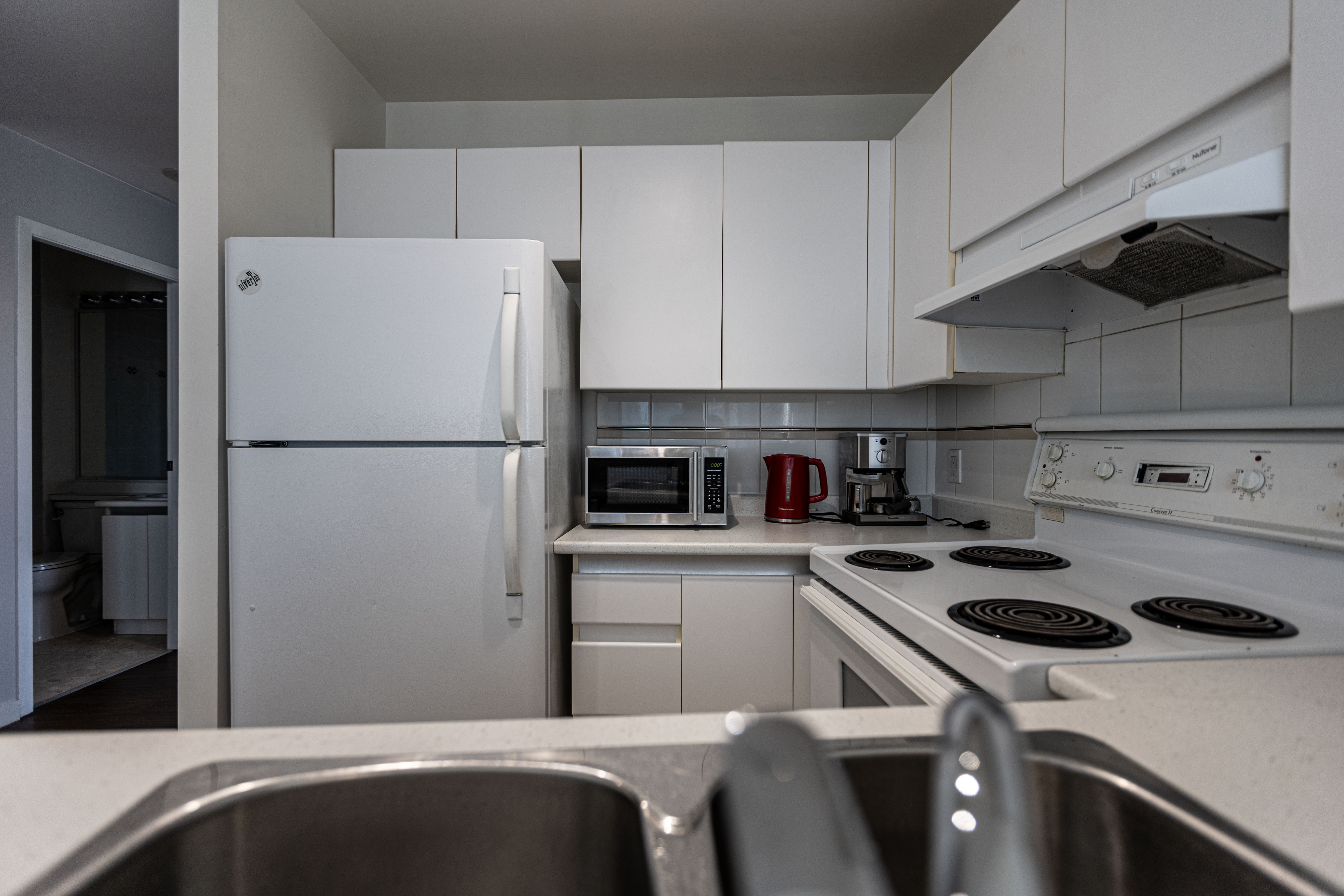 Fully equipped suite kitchen with refrigerator and stove