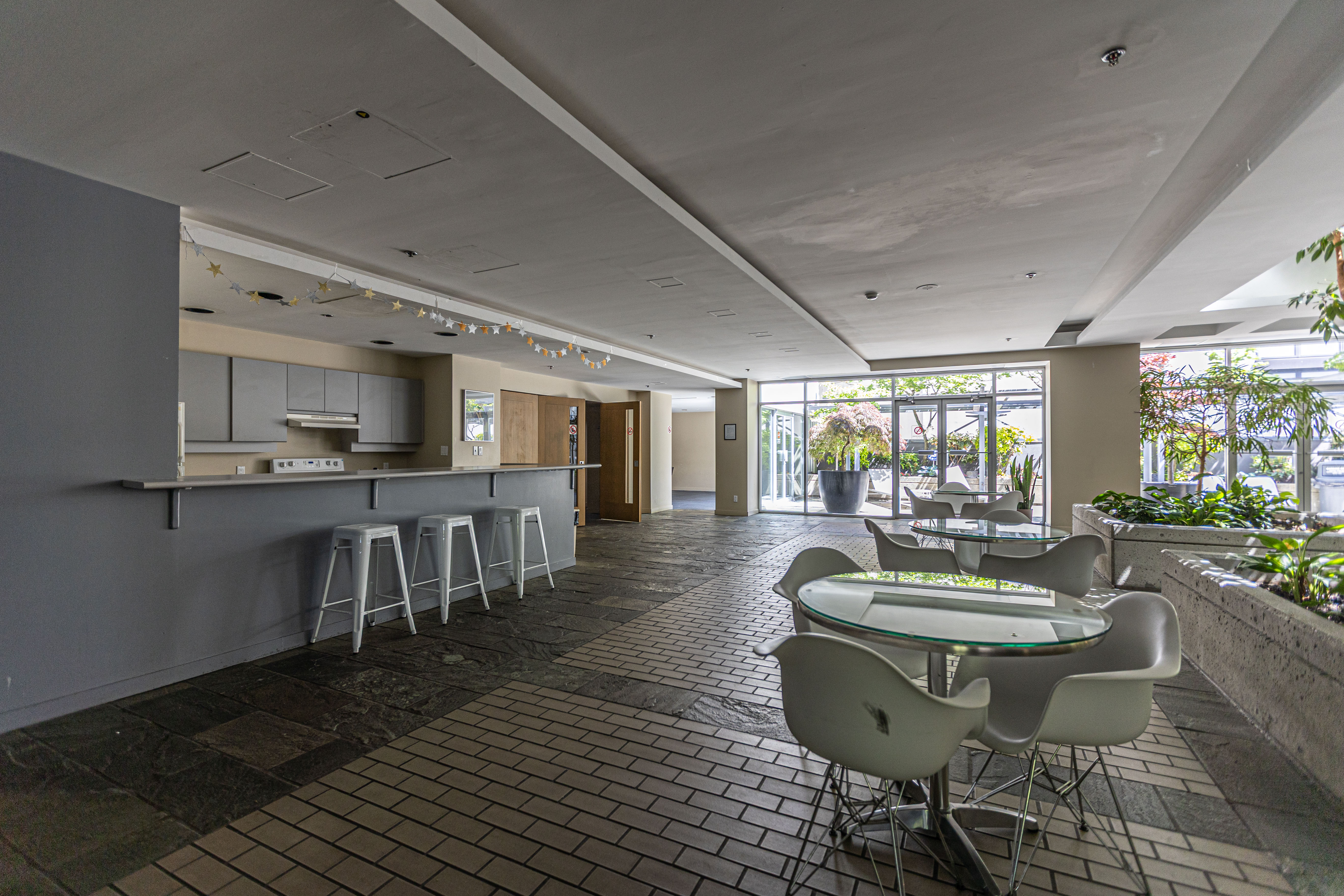The fully equipped kitchen